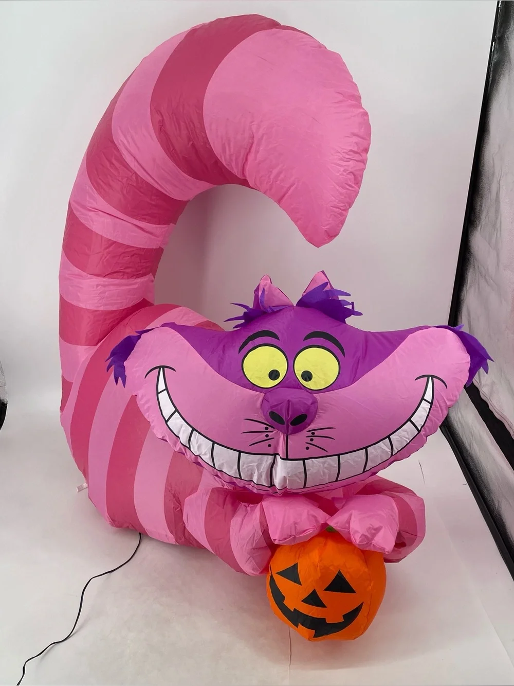 Disney 3.51-ft Lighted Disney Alice in Wonderland Cheshire Cat Inflatable - Picture 1 of 7